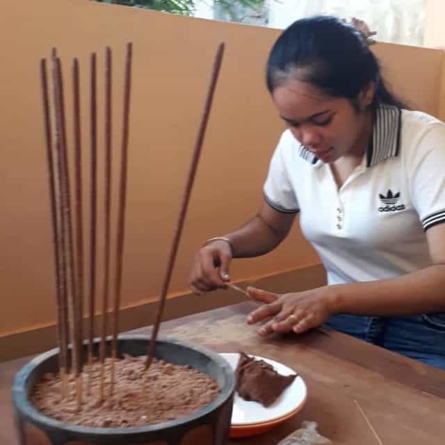 Make your own handicraft workshop siem Reap: Cambodian traditional handicraft incenses